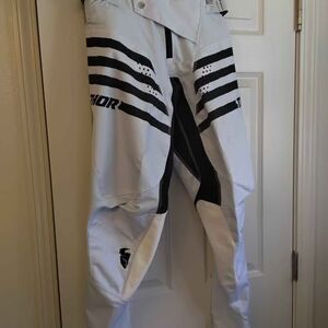 Thor Pulse Versa Women's Pants, size 5/6, NEW WITH TAGS (J-105)